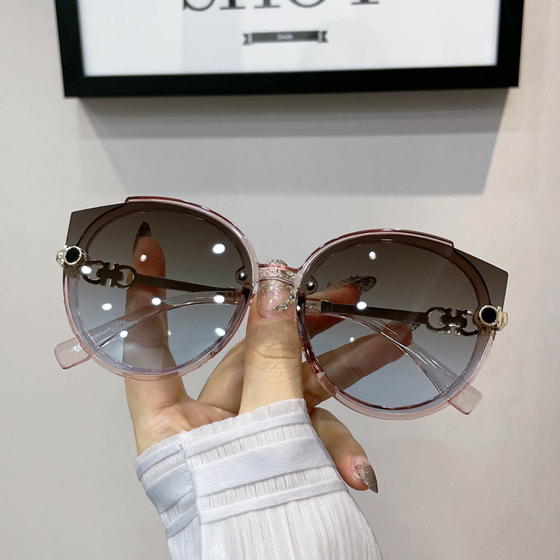 Óculos de Sol Feminino  Óculos de sol feminino, Oculos de sol