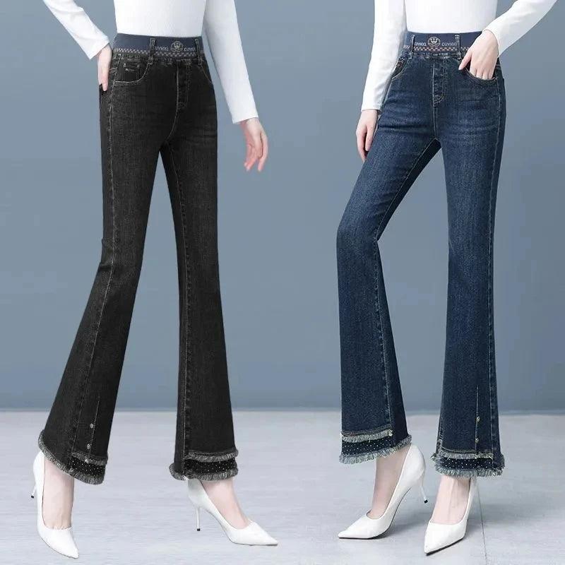 Calça Jeans Flare Country / Cintura Elástica e Acabamento Charmoso!